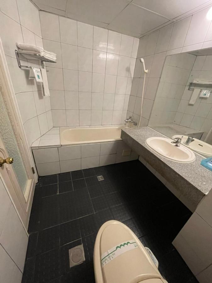 Family Hotel - Linsen 台南 エクステリア 写真